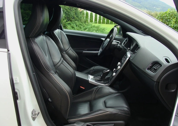 Volvo V60 cena 53000 przebieg: 162000, rok produkcji 2016 z Limanowa małe 79